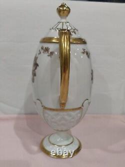 Ensemble de café sur piédestal vintage Pirkenhammer tchèque, embossé. Absolument magnifique.