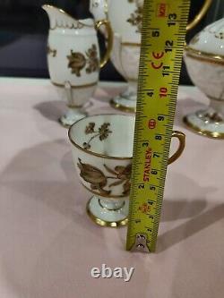 Ensemble de café sur piédestal vintage Pirkenhammer tchèque, embossé. Absolument magnifique.