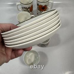 Ensemble de café/thé vintage J&G Meakin Topic Studio de 34 pièces : assiettes, pot, tasses et plus.