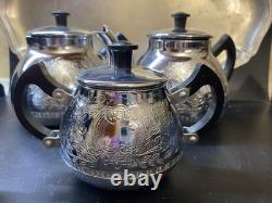 Ensemble de café/thé vintage de 5 pièces : théière, cafetière, pot à lait, sucrier et plateau en mélchior.