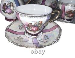 Ensemble de café vintage : crème, théière, pot à sucre, tasses avec soucoupes, cadeau de Noël