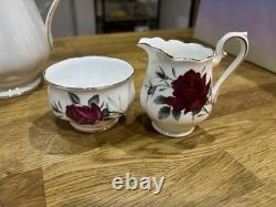 Ensemble de café vintage de 15 pièces Royal Albert Sweet Romance en porcelaine fine