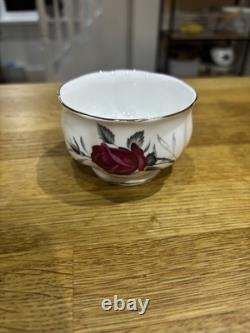 Ensemble de café vintage de 15 pièces Royal Albert Sweet Romance en porcelaine fine