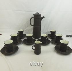 Ensemble de café vintage de 18 pièces Dansk Flamestone marron avec cafetière, crémier et tasse et sous-tasse.