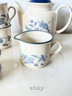 Ensemble de café vintage de Staffordshire Potteries décor bleu raisin années 1970