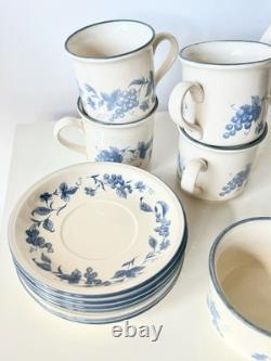 Ensemble de café vintage de Staffordshire Potteries décor bleu raisin années 1970