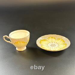 Ensemble de café vintage en fleurs de lotus jaunes toscanes