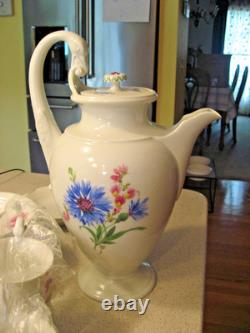 Ensemble de déjeuner/thé/café de 12 tasses Vintage Meissen avec fleurs et col de cygne (moins 1 soucoupe)