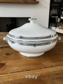 Ensemble de dîner et de café Wedgewood Amherst en porcelaine fine vintage, 64 pièces