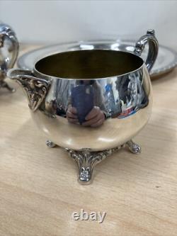 Ensemble de service à café/thé en argent clair de collection Oneida (USA) avec plateau, pot, bol et cruche.