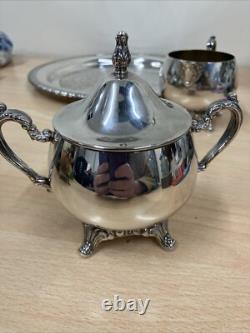 Ensemble de service à café/thé en argent clair de collection Oneida (USA) avec plateau, pot, bol et cruche.