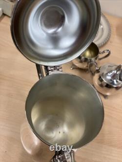 Ensemble de service à café/thé en argent clair de collection Oneida (USA) avec plateau, pot, bol et cruche.