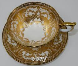 Ensemble de tasse à café ou à thé et soucoupe vintage Aynsley 7949 avec dorure en relief et bords festonnés