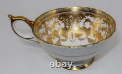 Ensemble de tasse à café ou à thé et soucoupe vintage Aynsley 7949 avec dorure en relief et bords festonnés