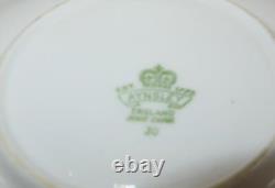 Ensemble de tasse à café ou à thé et soucoupe vintage Aynsley 7949 avec dorure en relief et bords festonnés