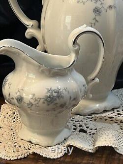 Ensemble de thé/ café avec théière, crémier et sucrier Johann Haviland Blue Garland Allemagne VTG