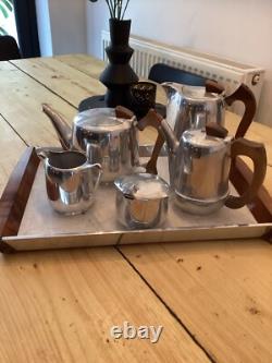 Ensemble de thé et café Picquot Ware Magnalium en métal, 5 pièces des années 1950 avec plateau