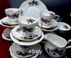Ensemble de thé et café en porcelaine anglaise vintage Duchess avec violettes - tasses et soucoupes