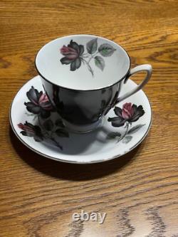 Ensemble de thé et café en porcelaine fine Royal Albert Masquerade vintage (bord argenté) 34 pièces