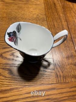 Ensemble de thé et café en porcelaine fine Royal Albert Masquerade vintage (bord argenté) 34 pièces