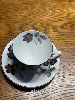 Ensemble de thé et café en porcelaine fine Royal Albert Masquerade vintage (bord argenté) 34 pièces