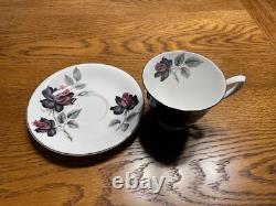 Ensemble de thé et café en porcelaine fine Royal Albert Masquerade vintage (bord argenté) 34 pièces