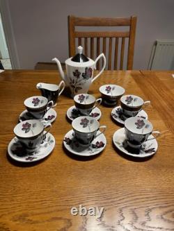 Ensemble de thé et café en porcelaine fine Royal Albert Masquerade vintage (bord argenté) 34 pièces