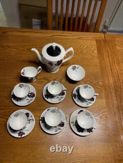 Ensemble de thé et café en porcelaine fine Royal Albert Masquerade vintage (bord argenté) 34 pièces