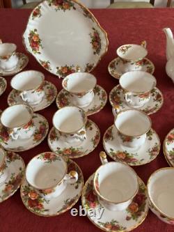 Ensemble de thé et café vintage Royal Albert Old Country Roses 44 pièces
