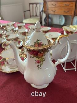 Ensemble de thé et café vintage Royal Albert Old Country Roses 44 pièces