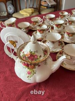 Ensemble de thé et café vintage Royal Albert Old Country Roses 44 pièces
