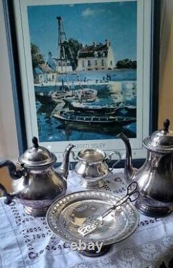 Ensemble de thé et café vintage avec sucrier, panier à biscuits et serveur en argent plaqué en Angleterre.