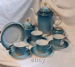 Ensemble de thé et de café en porcelaine bleu-vert et or pour dégustation, composé de 15 pièces, d'époque soviétique en Lettonie, à Riga.