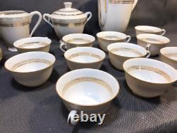 Ensemble de thé ou de café en porcelaine de Limoges vintage avec accents dorés