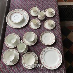 Ensemble de thé vintage Aynsley délicat 4 tasses et soucoupes plus ensemble de 4 tasses à café - 27 pièces