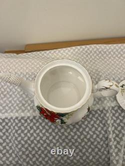 Ensemble vintage Royal Albert Poinsettia de théière, cafetière, service à thé et crémier