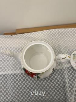 Ensemble vintage Royal Albert Poinsettia de théière, cafetière, service à thé et crémier