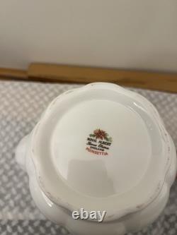 Ensemble vintage Royal Albert Poinsettia de théière, cafetière, service à thé et crémier Ensemble vintage Royal Albert Poinsettia de théière, cafetière, service à thé et crémier