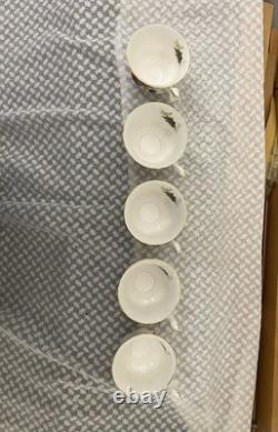 Ensemble vintage Royal Albert Poinsettia de théière, cafetière, service à thé et crémier