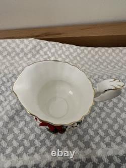 Ensemble vintage Royal Albert Poinsettia de théière, cafetière, service à thé et crémier