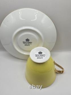 Ensemble vintage tasse à café et soucoupe Royal Albert Gaiety des années 1950 en porcelaine fine à la cendre d’os