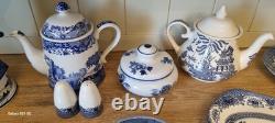 Lot de travail tasses, soucoupes, assiettes, vases en porcelaine bleue et blanche vintage
