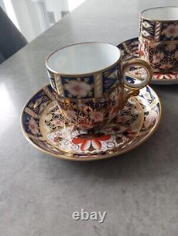 Pièce de cabinet vintage Couronne Derby Imari Tasses à café et soucoupes Menthe