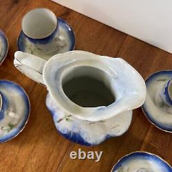 Pot à café en cacao et magnolia bleu et blanc avec 6 tasses et soucoupes, lot vintage de 14 avec bordure dorée