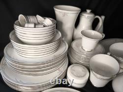 Rare Ensemble de Dîner et Café Royal Doulton Carnation 1982 pour 6 personnes