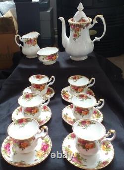 Roses champêtres, magnifique service à café vintage de 15 pièces, superbe