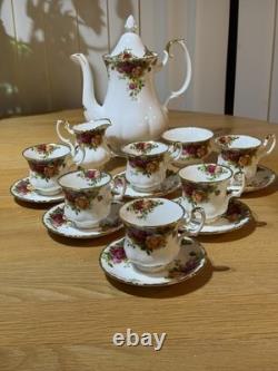 Service à café 15 pièces en porcelaine fine Royal Albert Old Country Roses
