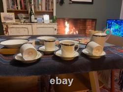 Service à café Limoges 5 tasses et soucoupes. Assiettes à dessert et pot à lait. Vintage France