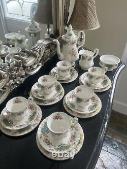 Service à café Royal Albert Berkeley, 21 pièces : théière, tasse, soucoupe, lait, sucre.