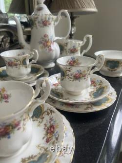 Service à café Royal Albert Berkeley, 21 pièces : théière, tasse, soucoupe, lait, sucre.